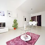 Du Lux 2 Apartment *